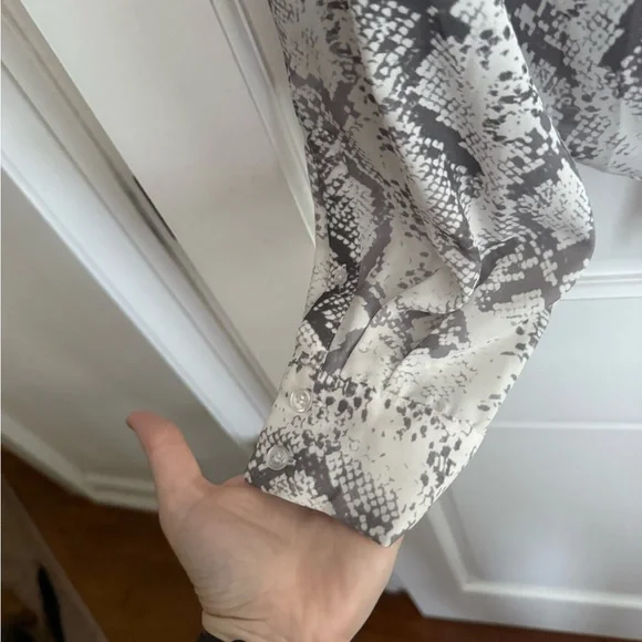 Gianni Bini Cream and Gray Snakeskin Blouse - Picture 4 of 6